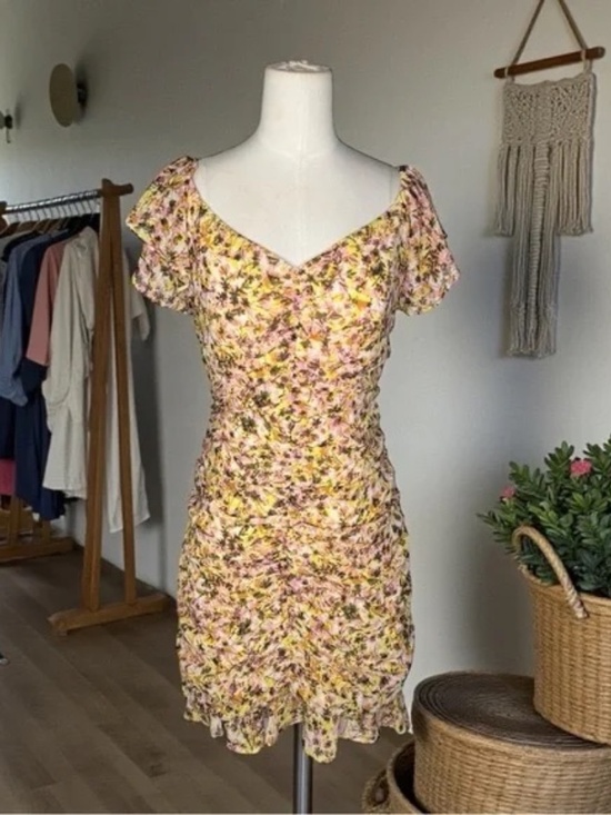 Astr Dresses & Skirts - ASTR the Label Shirred Flutter Mini Dress Blush Yellow Multi Floral Print Medium